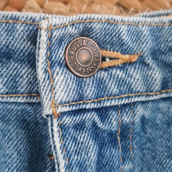 Vintage Levis medium wash 90s mens jeans. Size 38/32. Unisex - Picture 2 of 7